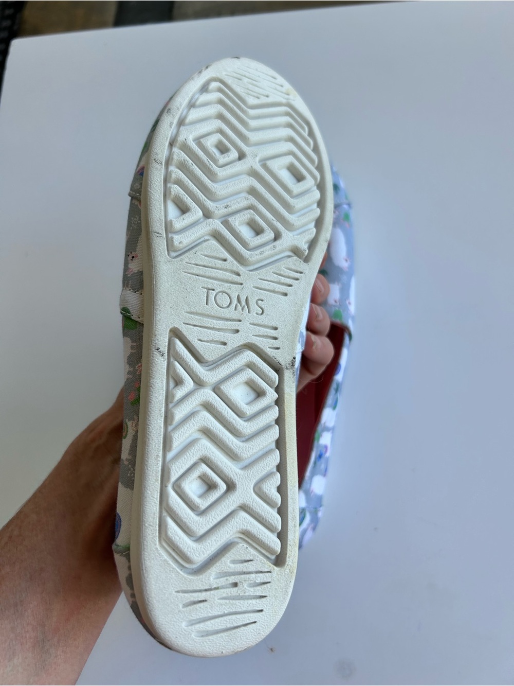 TOMS Women's Alpargata slip-on shoes featuring a gray Lovable Llama sz 8 - Picture 2 of 3